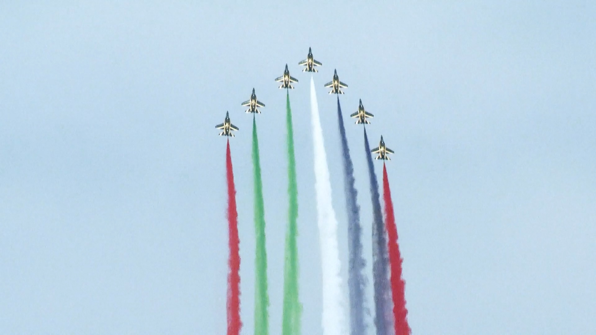 दुबई एयर शो २०२५ मा प्रभावशाली हवाई प्रदर्शन (तस्बिरहरू)