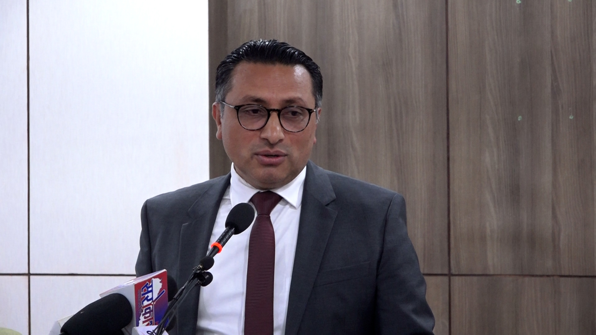 जेनजी पुस्ताले इतिहासबाट सिक्नुपर्छ, आफैँबाट इतिहास सुरु भयो भन्नु गलत : स्वर्णिम वाग्ले