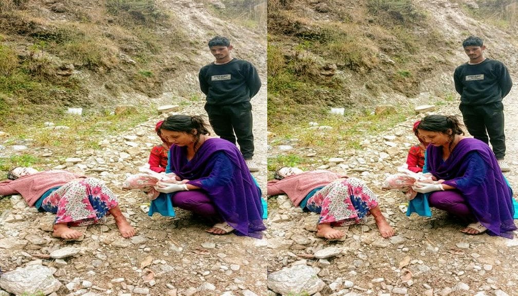 बाटोमै बच्चा जन्माउन बाध्य बाजुराका आमा