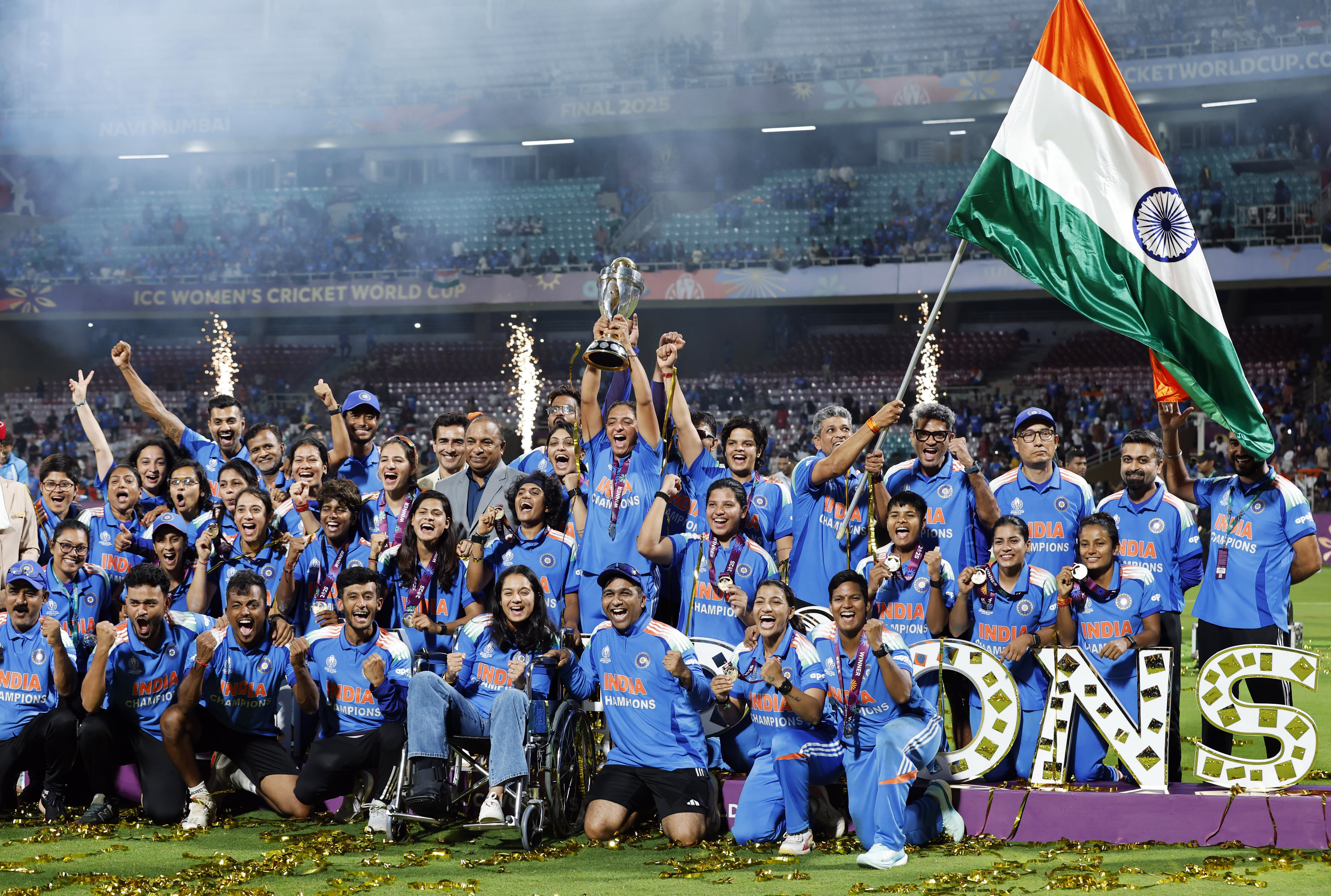 महिला क्रिकेट टोलीले विश्वकप क्रिकेट जितेपछि भारतभर खुशीयाली