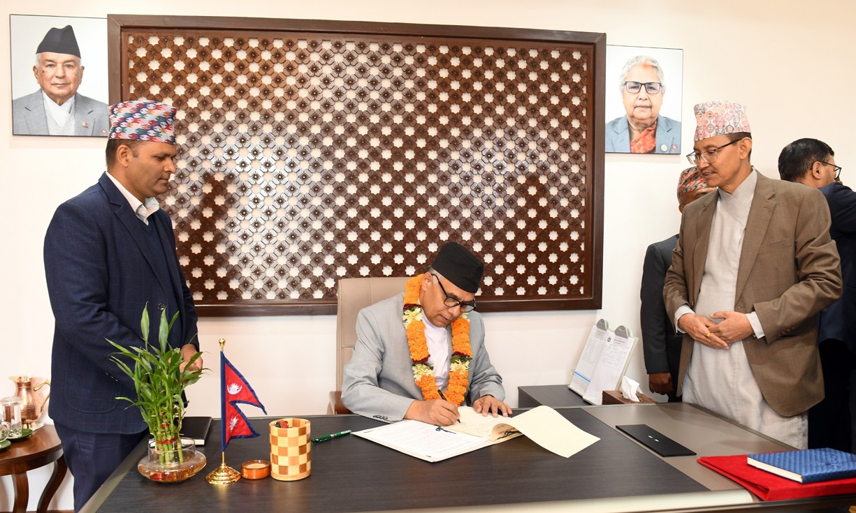 नवनियुक्त मुख्यसचिवका २५ बुँदे प्राथमिकता, निजामती सेवालाई व्यावसायिक बनाउने प्रतिवद्धता