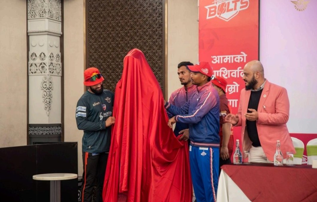 जनकपुर बोल्ट्स र पोखरा एभेन्जर्स फरक रङका विशेष जर्सीमा देखिने