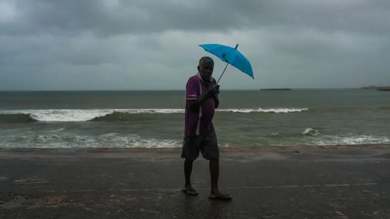 श्रीलंकामा विनाशकारी क्षति पुर्‍याएपछि ‘दित्वा’ चक्रवात भारततिर सर्दै