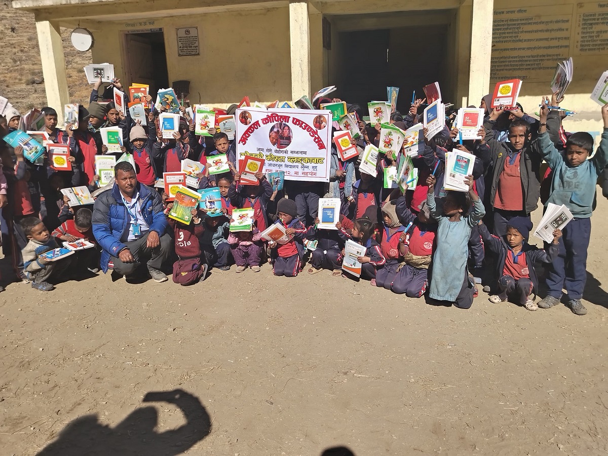 अक्कल कोपिला फाउन्डेसनद्वारा मुगुका १९० विद्यार्थीलाई स्टेशनरी सामग्री वितरण