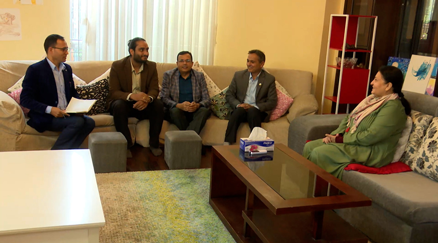 गृहमन्त्री र पूर्वराष्ट्रपति भण्डारीबीच भेटवार्ता