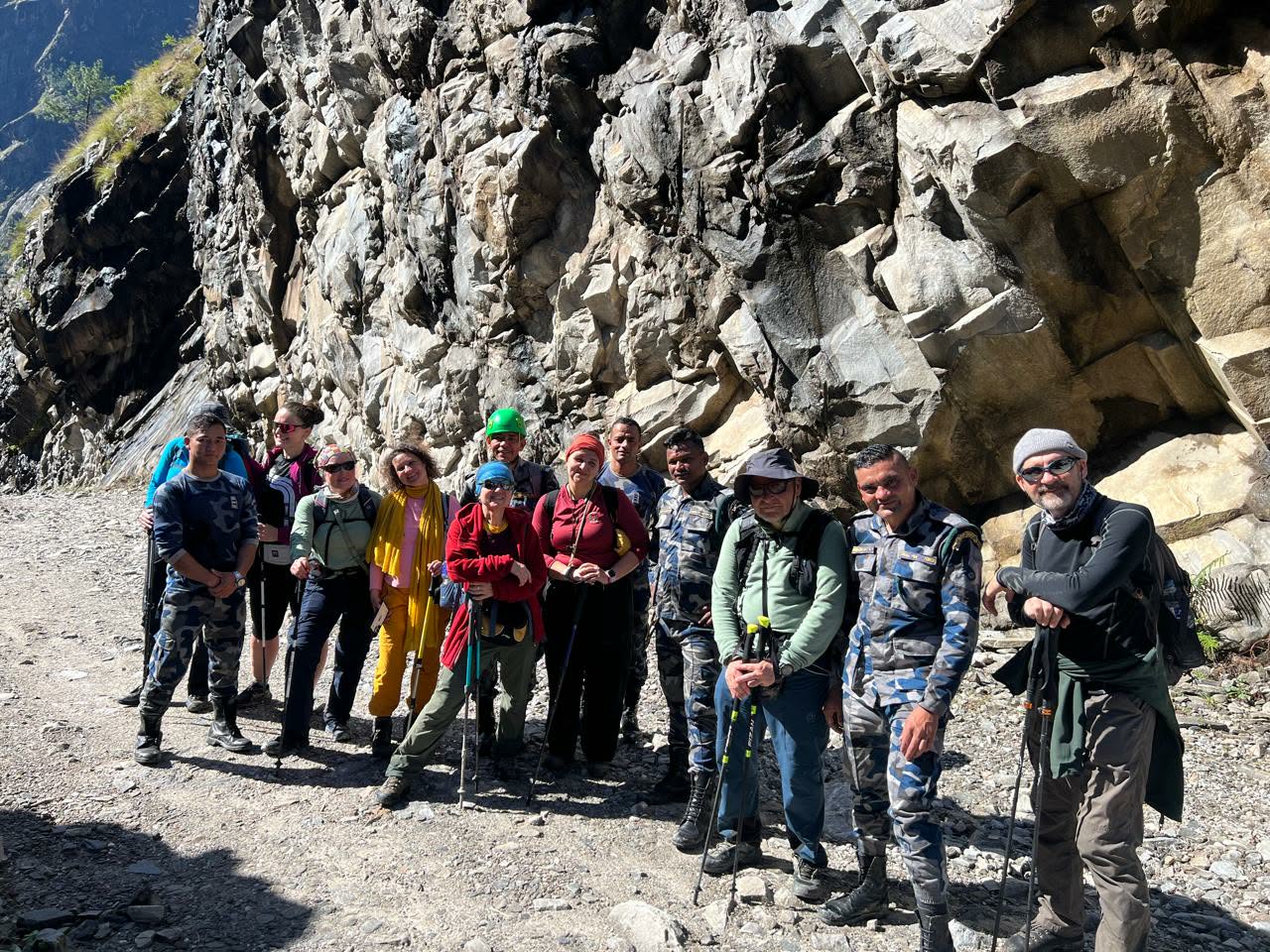 गोरखाको तातोपानीमा पहिरोले अलपत्र परेकाहरूको सकुशल उद्धार