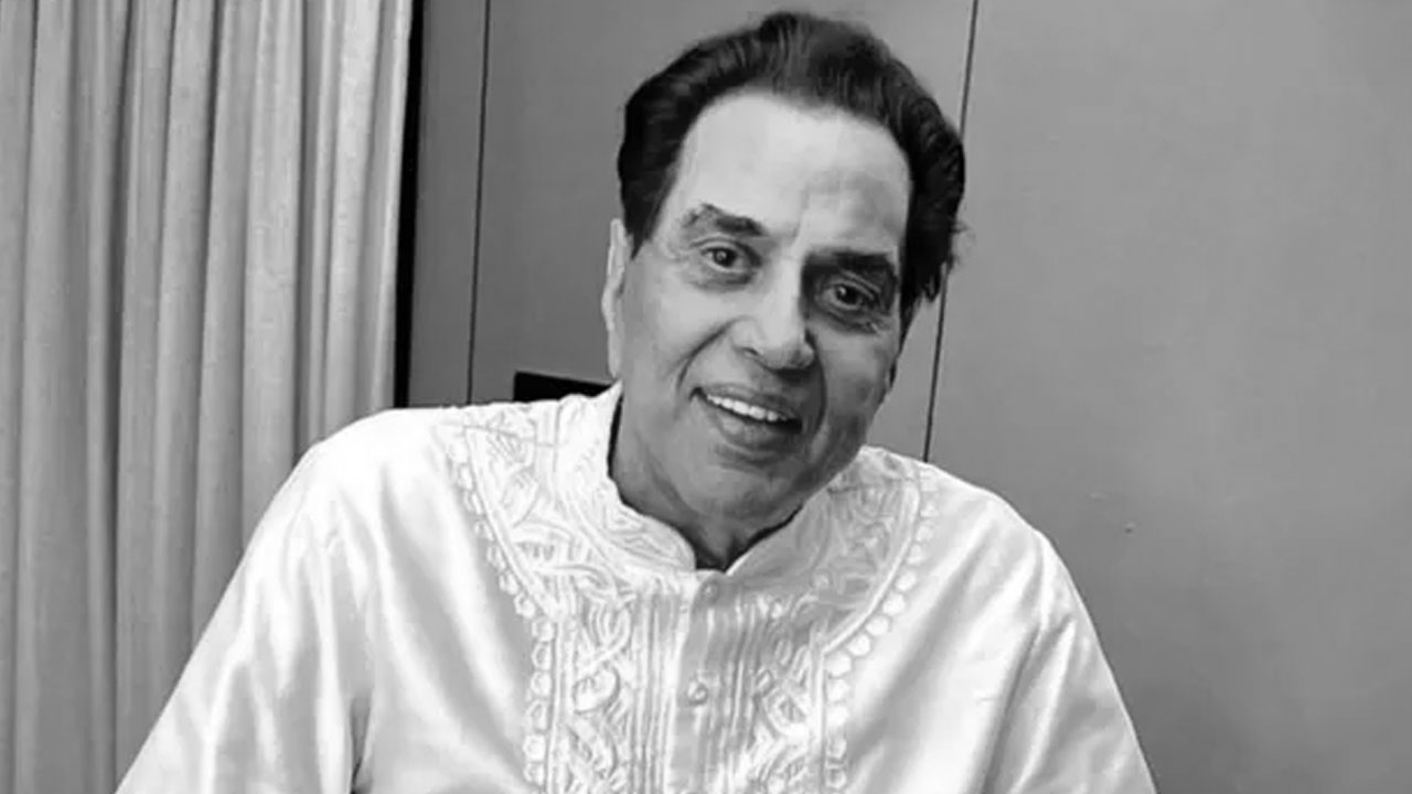 अभिनेता धर्मेन्द्रको अन्तिम संस्कारमा को को पुगे ?