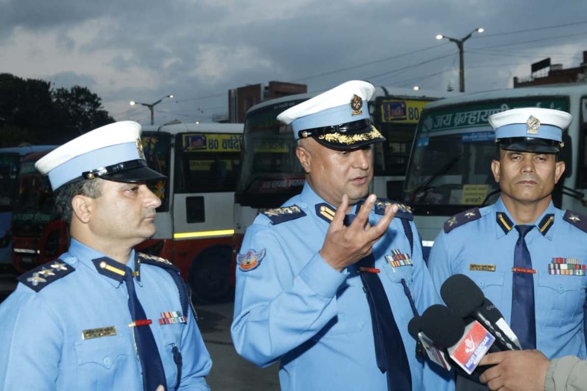 धुवाँ फाल्ने गाडी अब ट्राफिकको कब्जामा