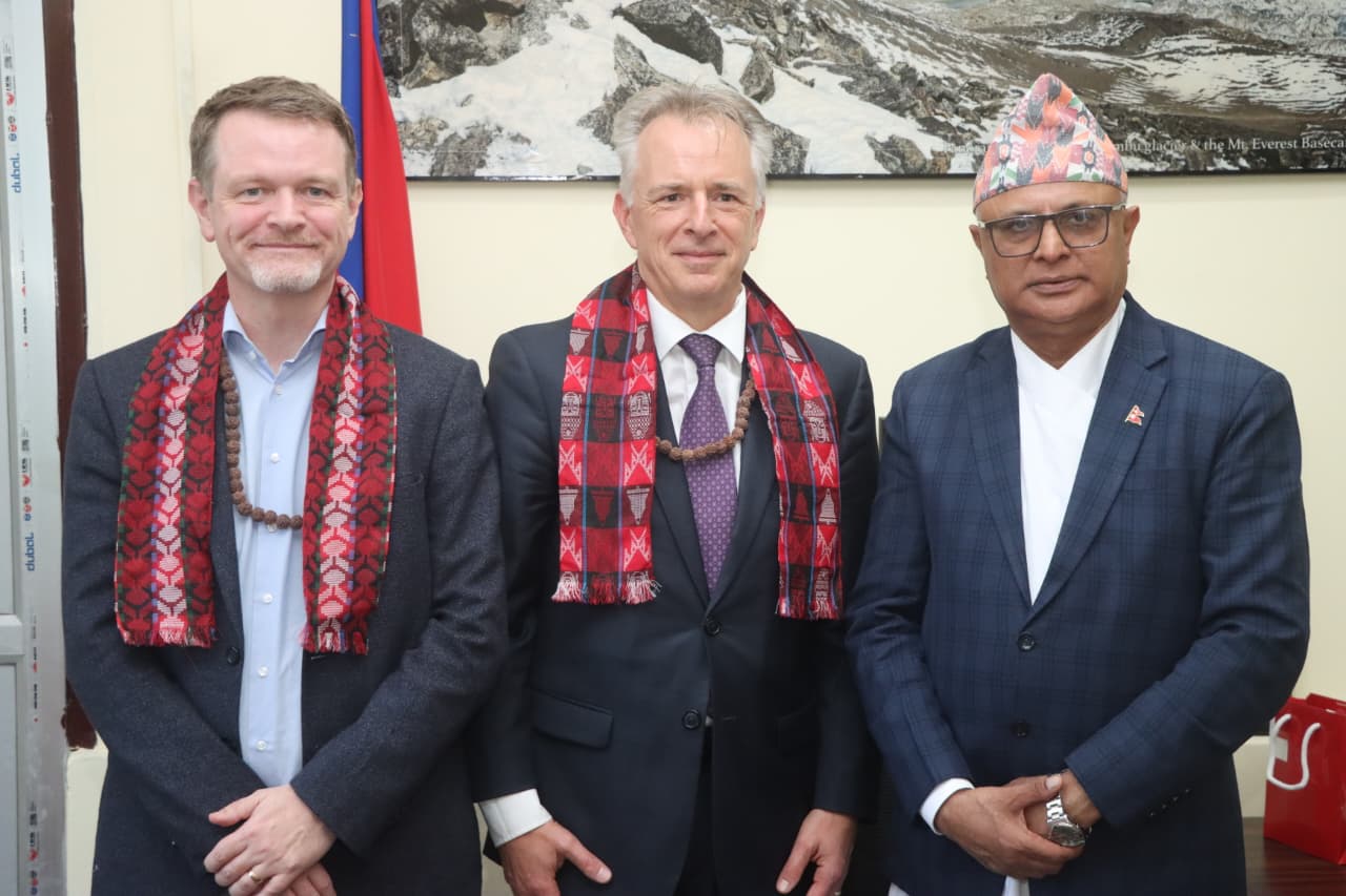 कोशीका मुख्यमन्त्री कार्की र स्वीस प्रतिनिधिबीच भेटवार्ता