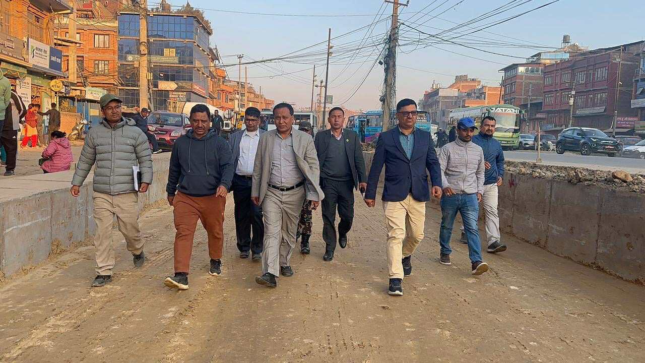 सूर्यविनायक—धुलिखेल सडक निर्माण कामलाई तिव्रता दिन मन्त्री घिसिङको आग्रह