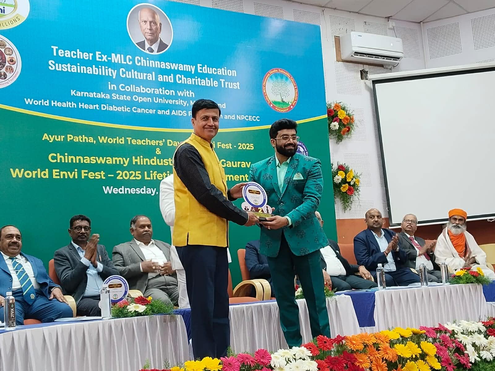 प्रदीप खनाललाई कर्नाटकमा ‘हिन्दुस्तान गगन गौरव वर्ल्ड एनभाई फेस्ट–२०२५’ अन्तर्राष्ट्रिय पुरस्कार