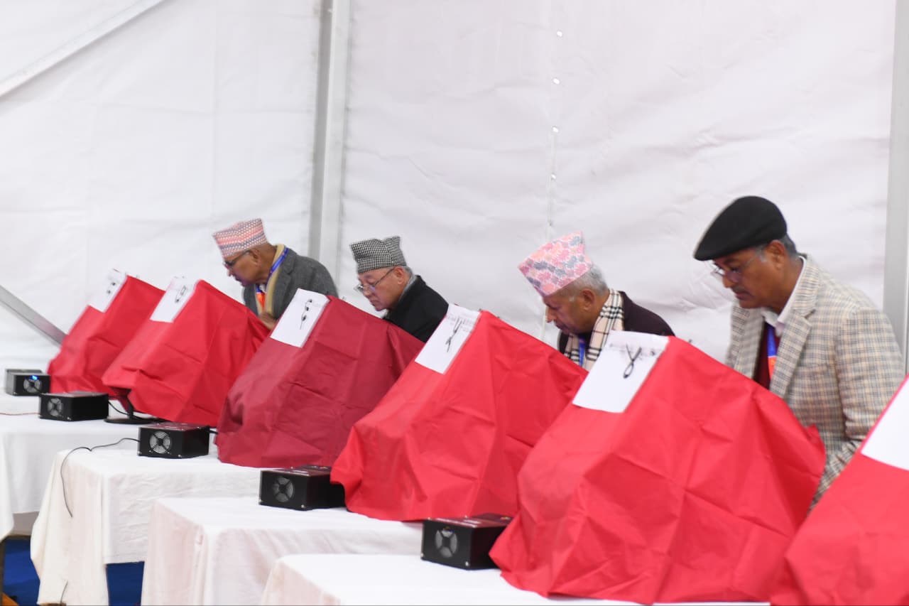 एमाले महाधिवेशनः १२ बजेसम्म  ४ सय मत खस्यो