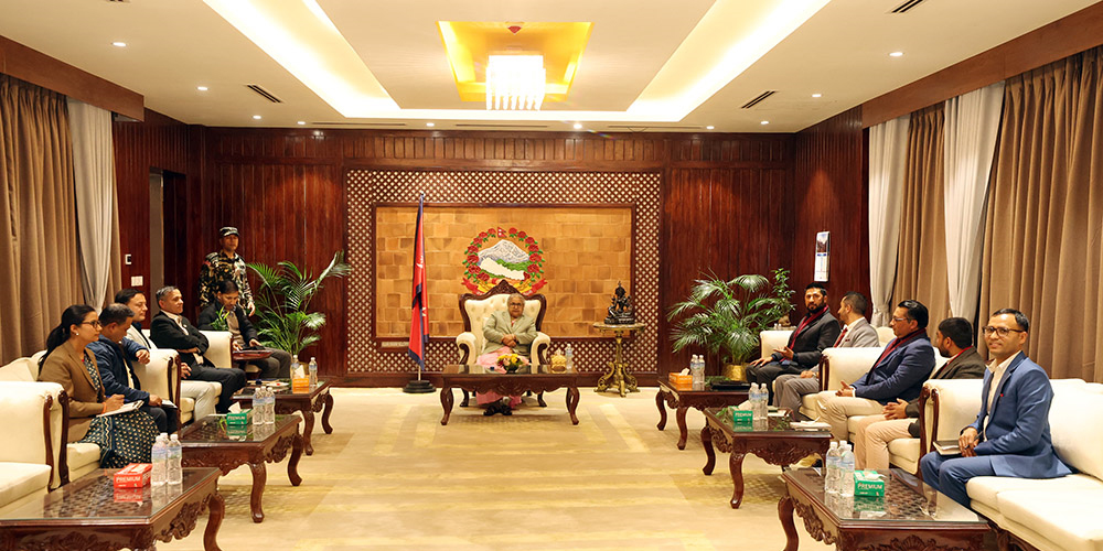 बालुवाटारमा रवि लामिछाने र प्रधानमन्त्रीबीच छलफल जारी