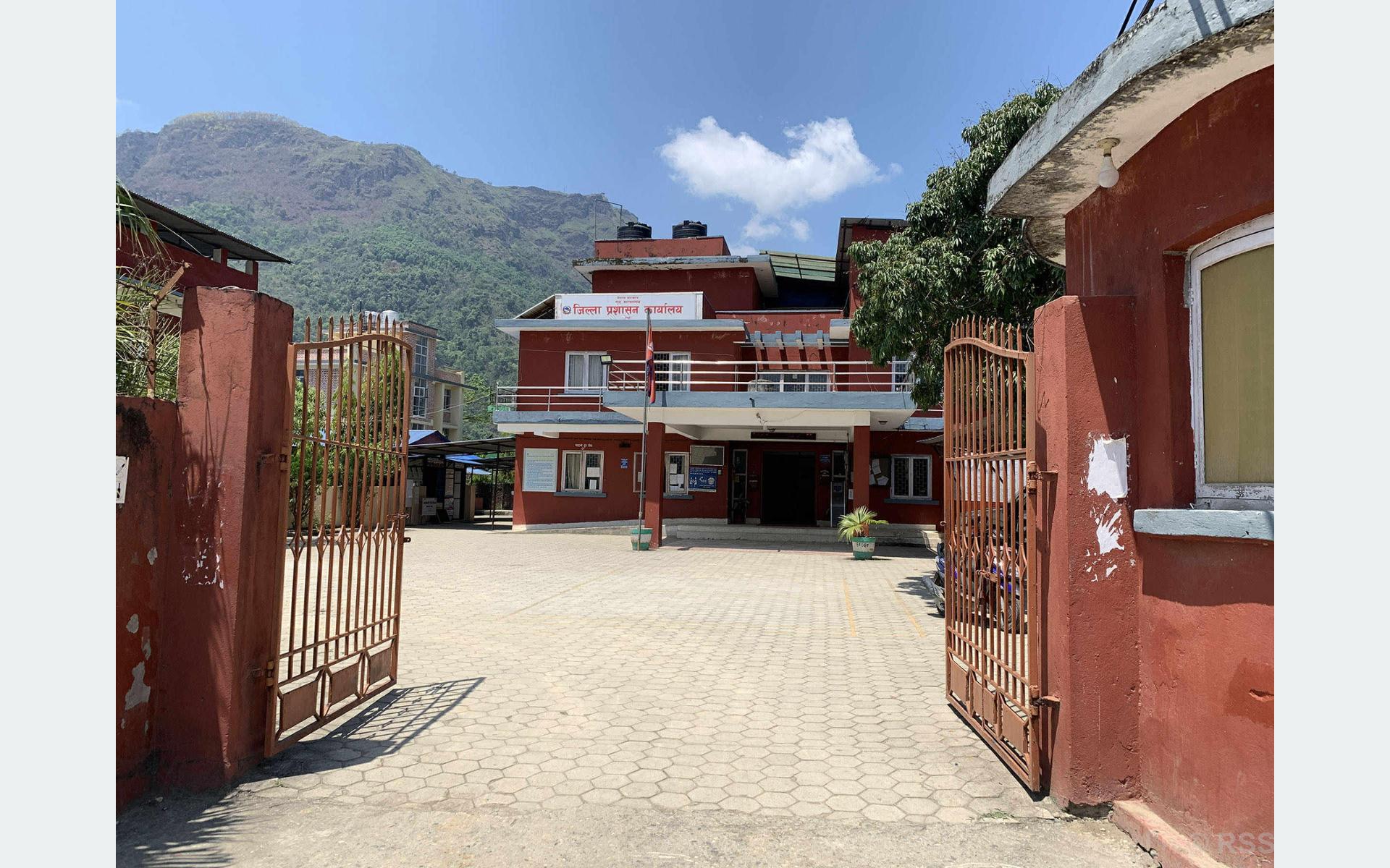 तनहुँ जिल्ला प्रशासन: तीन महिनामा रु एक करोड राजस्व सङ्कलन, ४३४ गुनासा फछ्र्यौट