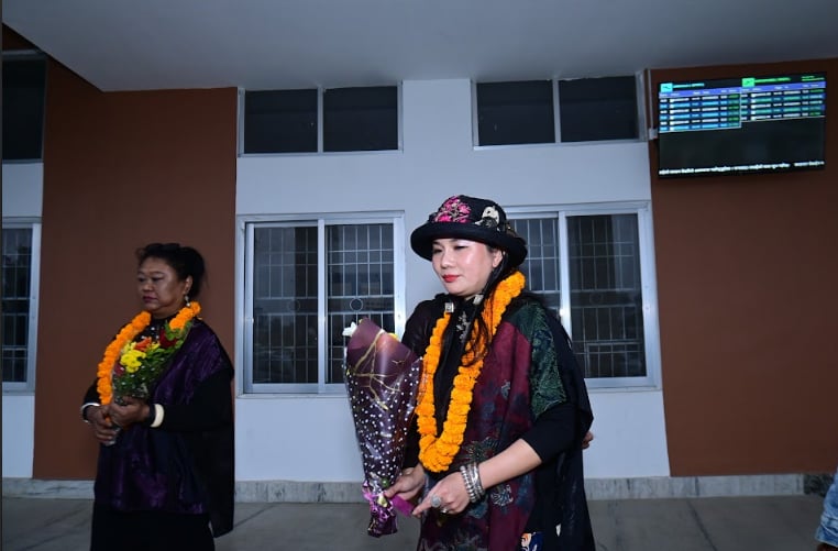 संयुक्त राष्ट्रसंघीय शान्ति दूत वुलुओहाईले ‘विश्व शान्ति कार्यक्रम’ लुम्बिनीमा प्रस्तुति दिँदै