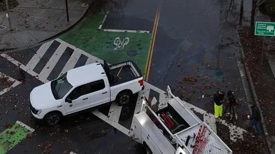 अमेरिकाको क्यालिफोर्नियामा भारी वर्षाले ठूलो विनाश, तीन जनाको मृत्यु