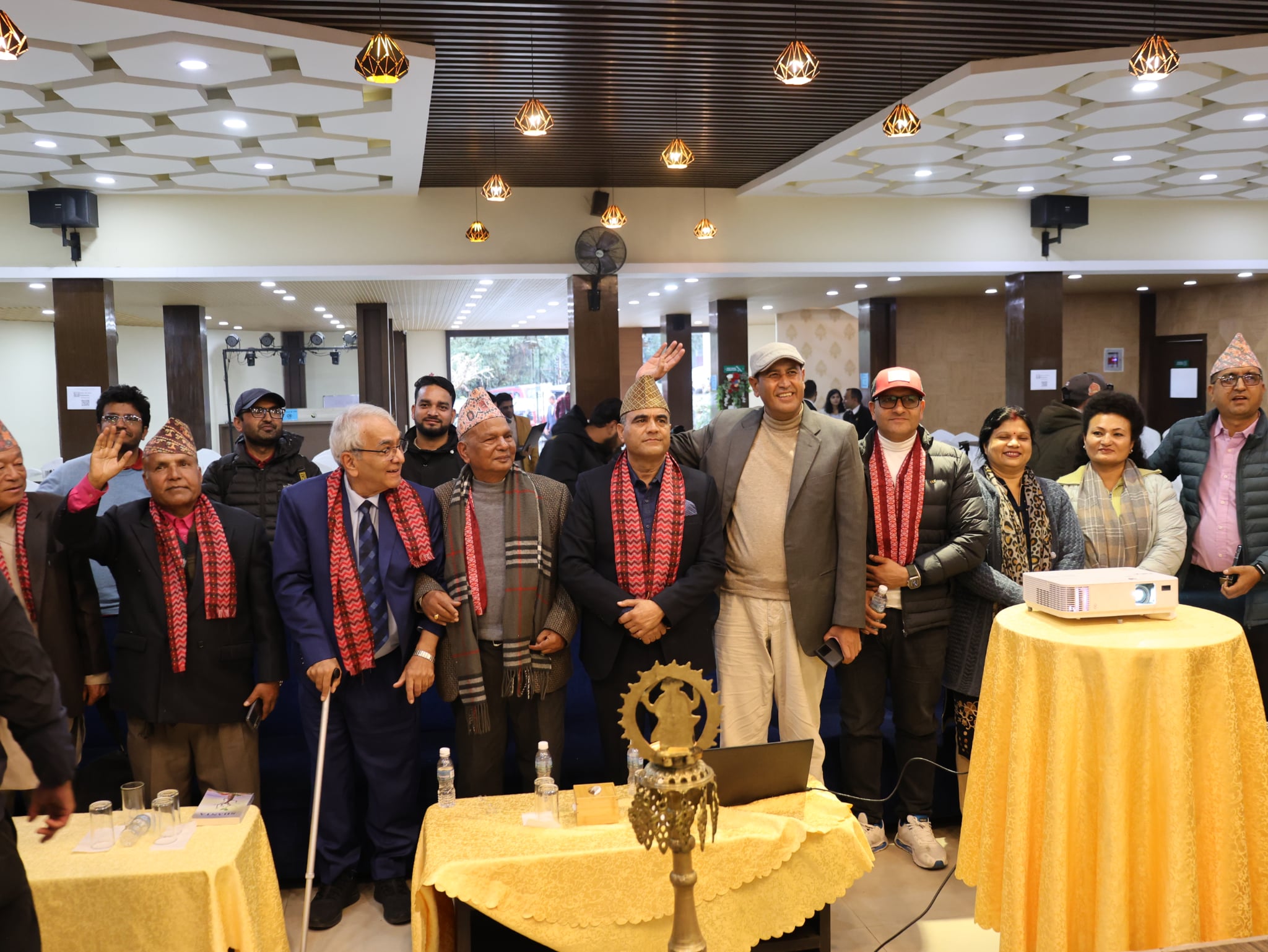 गीतका माध्यमबाट कांग्रेस नेता महर भन्छन्- ‘बन्छ बन्छ मेरो देश बन्छ’