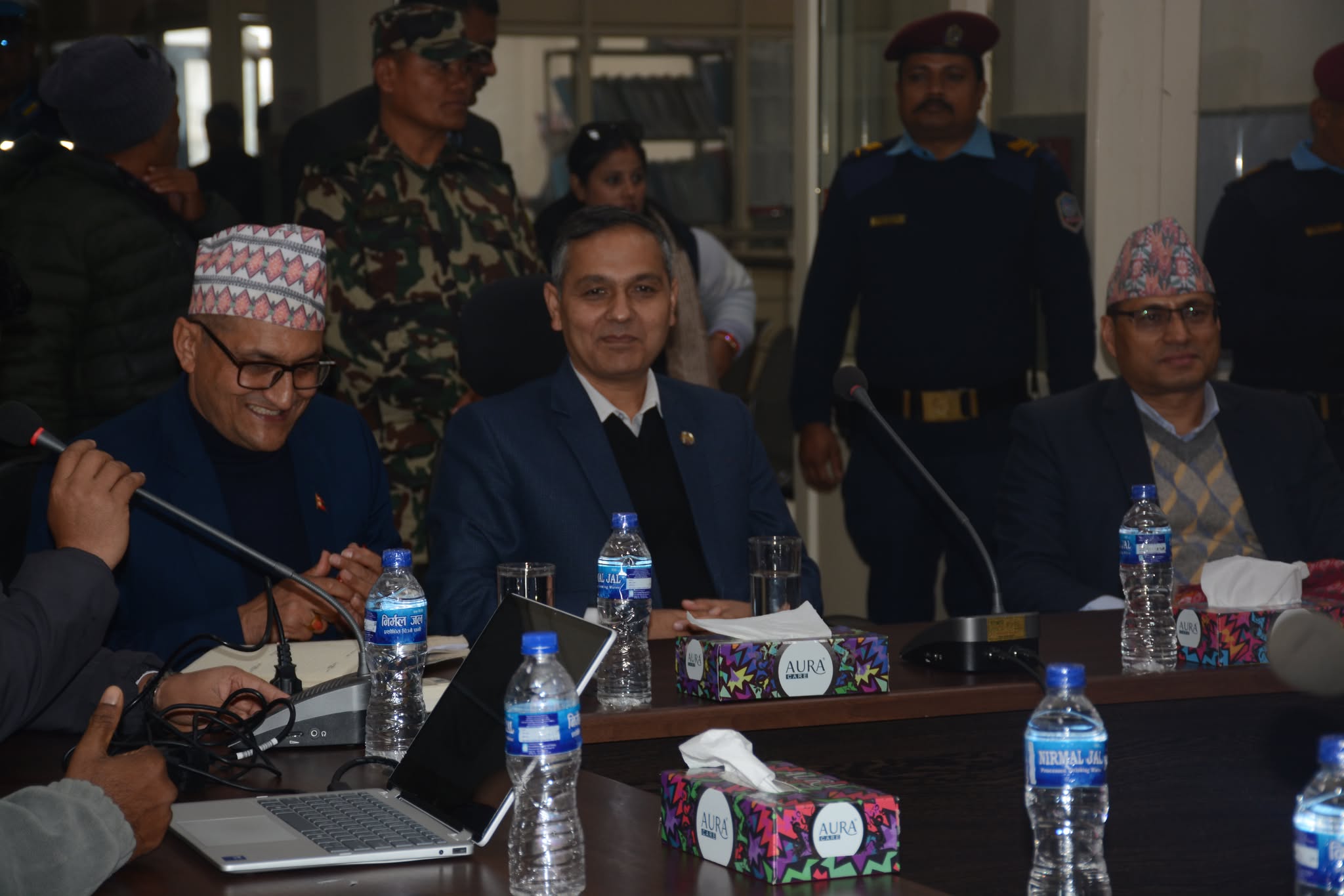 गृहसचिव श्रेष्ठले गरे पदभार ग्रहण, सचिव दंगालको बिदाई