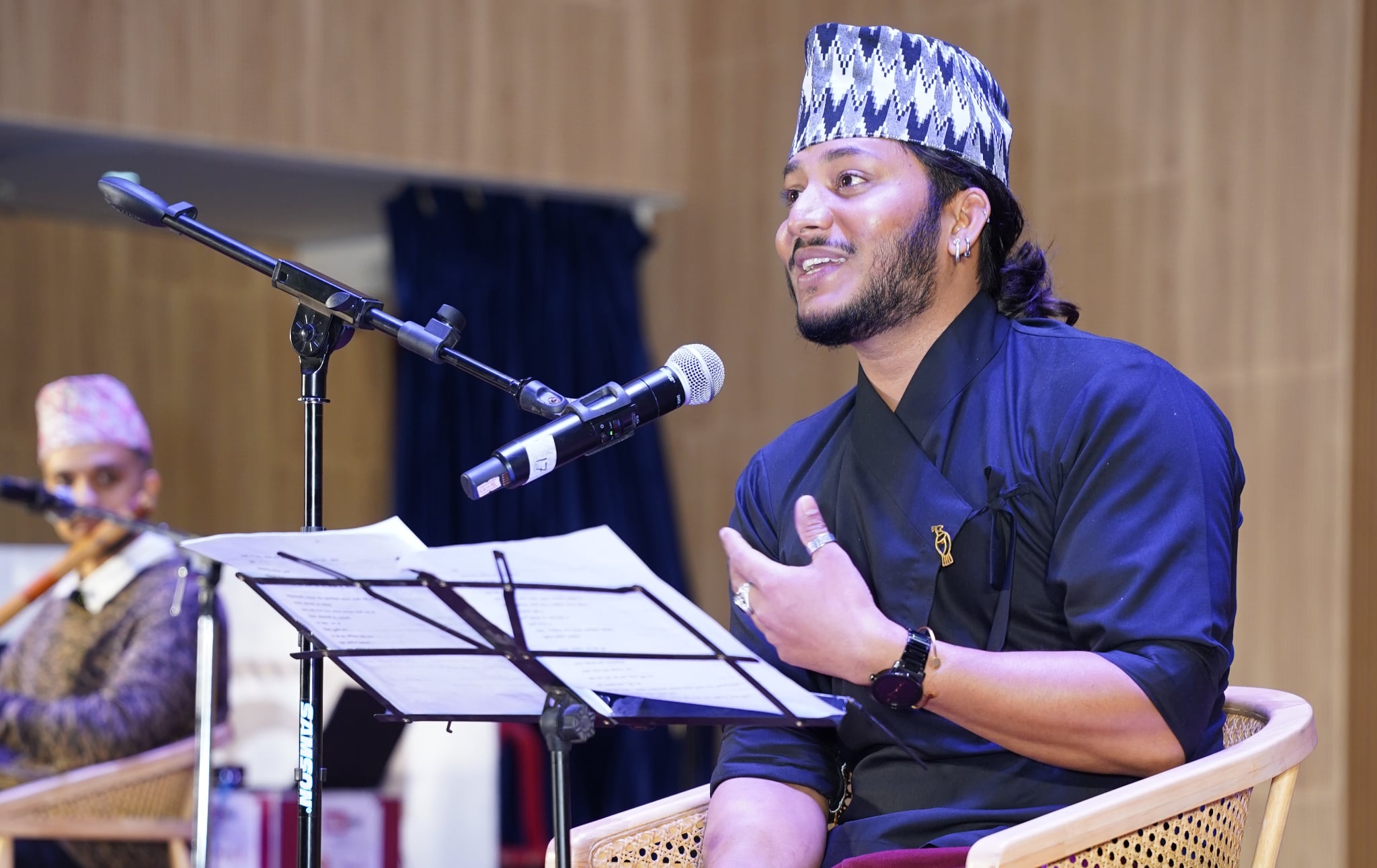 किताब जात्रामा कविताका साथमा गुन्जिए नायक नाजिर हुसेन