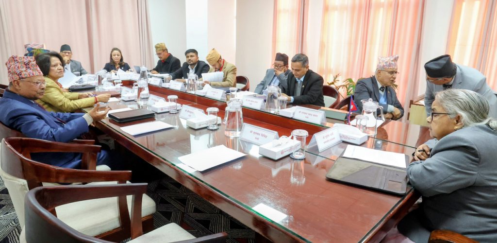 मन्त्रिपरिषद् बैठक जारी