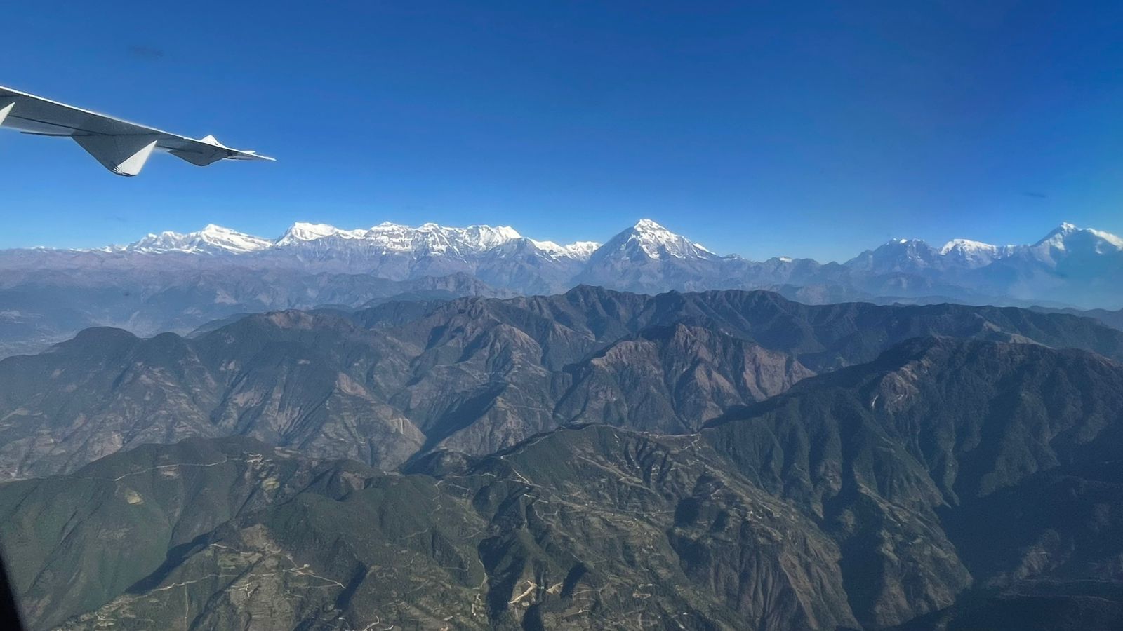 काठमाडौं-धनगढी उडानमा देखिएको हिमाल-पहाडको मनमोहक दृश्यहरू (तस्विरमा)