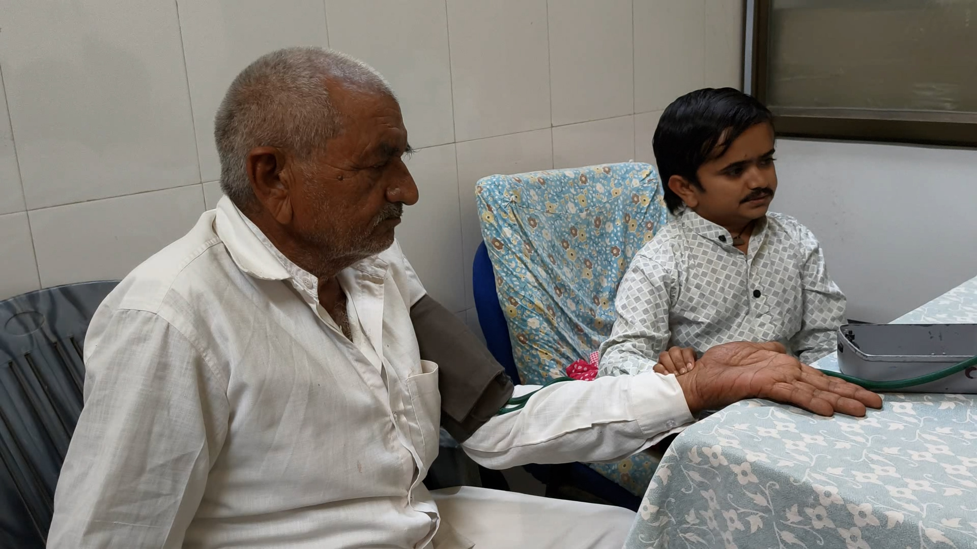 तीन फिट उचाइ भएका गणेश : जसले पूरा गरे डाक्टर बन्ने सपना