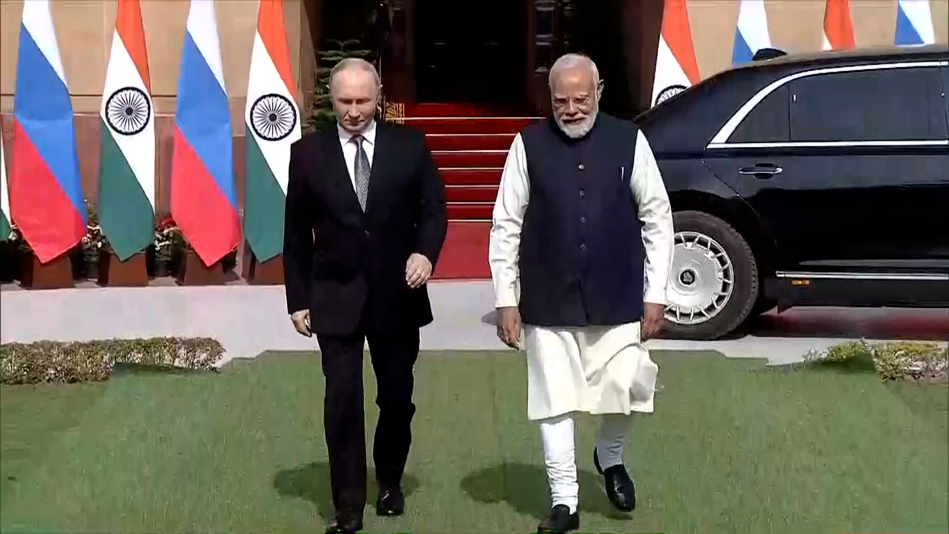 रुसी राष्ट्रपति पुटिनलाई भारतमा भब्य स्वागत, २१ तोपको सलामी (तस्बिरहरू)