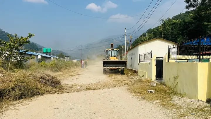 हेटौंडा बजारमा सडक विस्तार सुरु, यातायात व्यवस्थापन सहज बनाउन वैकल्पिक रुट लागू गरिने