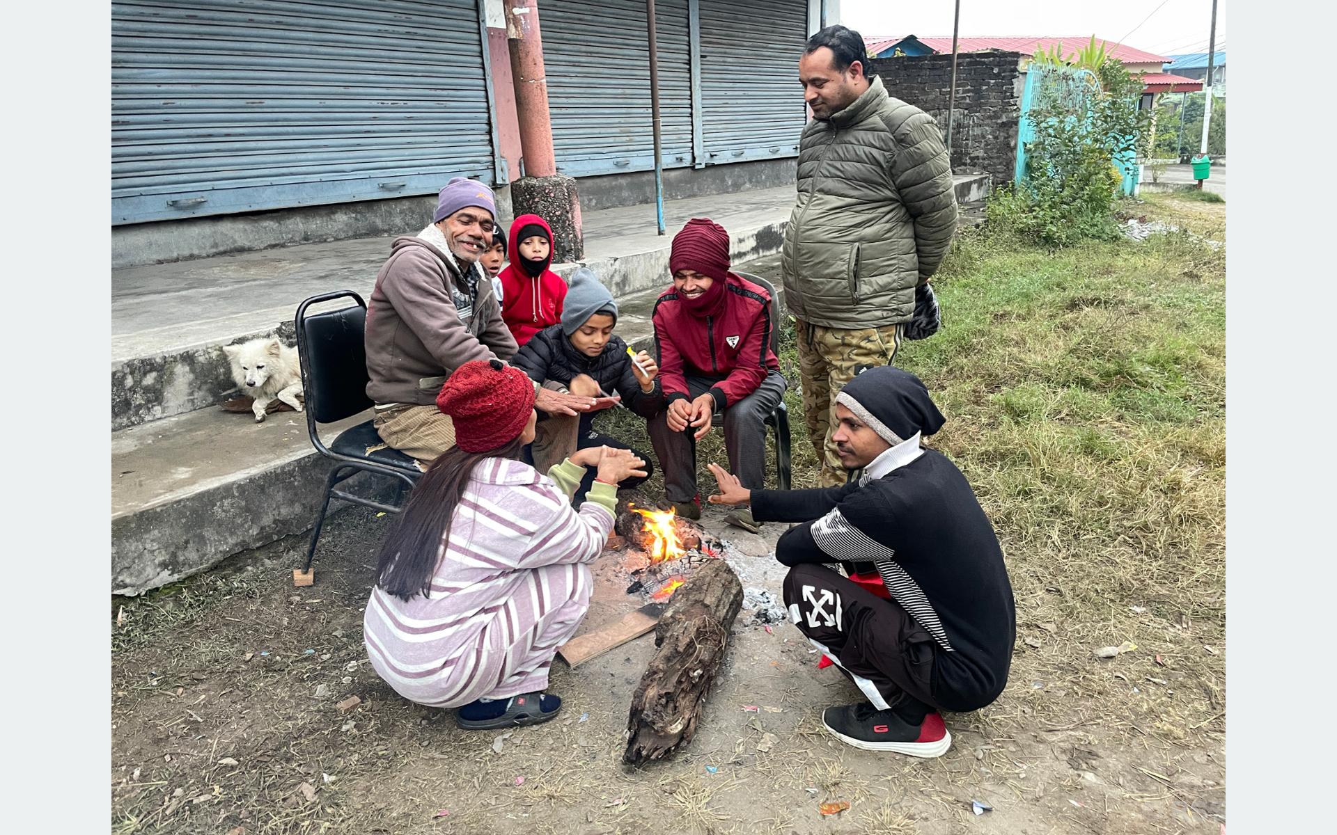 तीन दिनदेखि परेको शीतलहरबाट जनजीवन प्रभावित