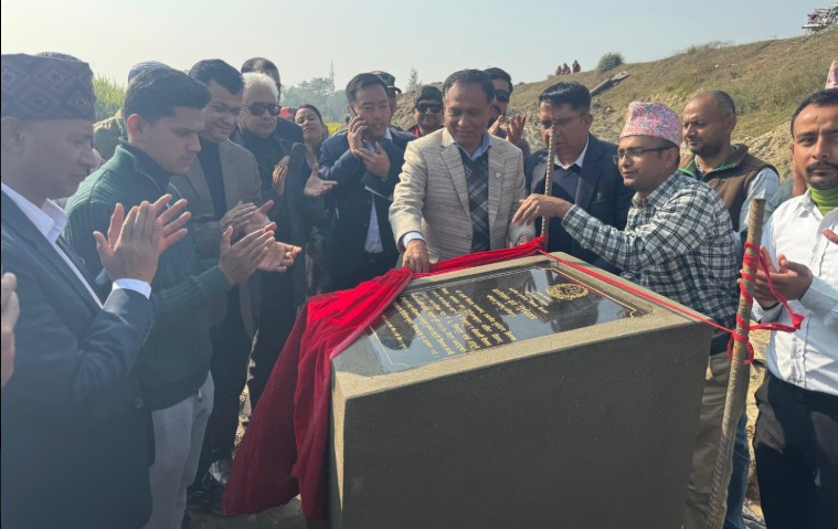 मन्त्री कुलमान घिसिङबाट बर्दिया-कैलाली जोड्ने दौलतपुरघाट पुलको शिलान्यास