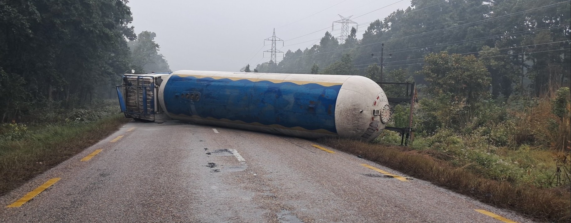 ग्यास बुलेट उठाउन नसक्दा अझै खुलेन पूर्व-पश्चिम महेन्द्र राजमार्ग