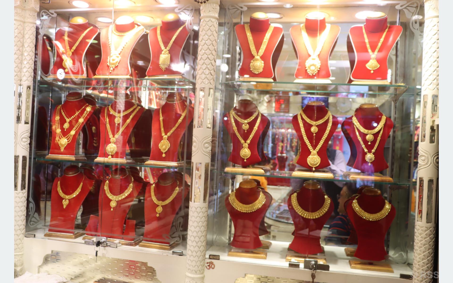 घट्यो सुन मूल्य, कतिमा हुँदैछ कारोबार?