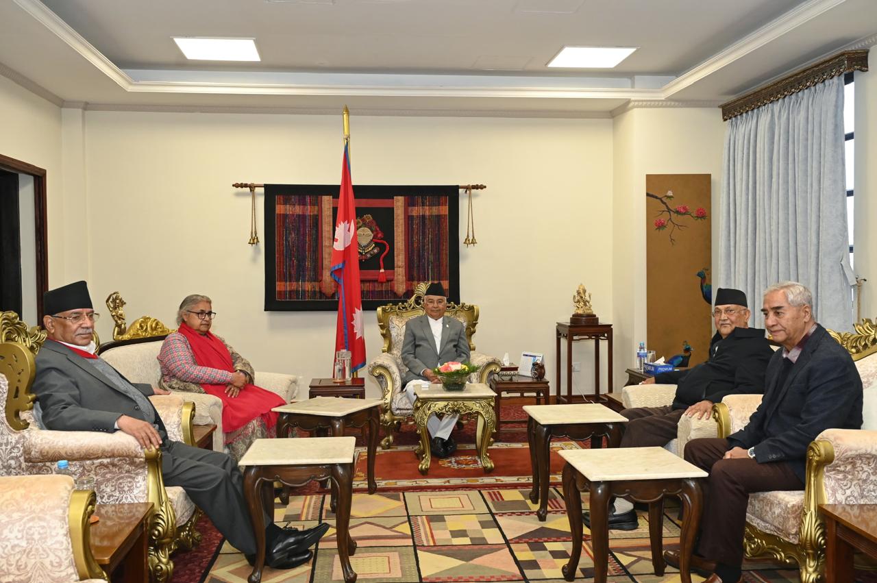 प्रधानमन्त्री र तीन दलका शीर्ष नेतासँग राष्ट्रपतिको छलफल