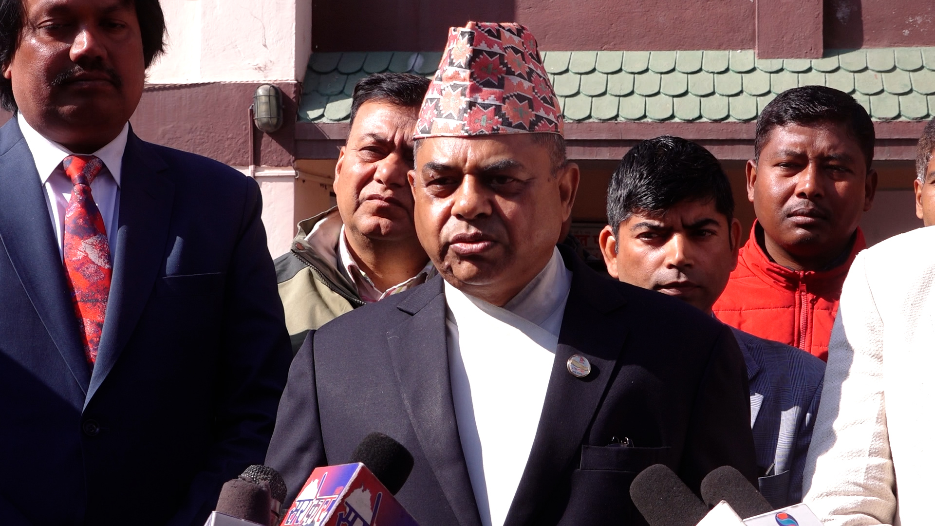 सरकारी टोलीद्वारा जनमत पार्टी कार्यालयको अनुगमन