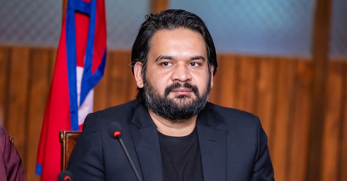 देश विकास पार्टीको नेतृत्व गर्दै बालेन, लौरो चिन्हबाटै झापामा केपी ओलीसँग चुनाब लड्ने