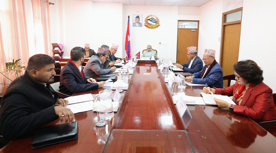 मन्त्रिपरिषद् बैठक जारी