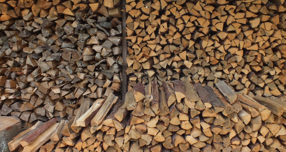 चिसो बढेपछि बाँकेमा दाउरा वितरण