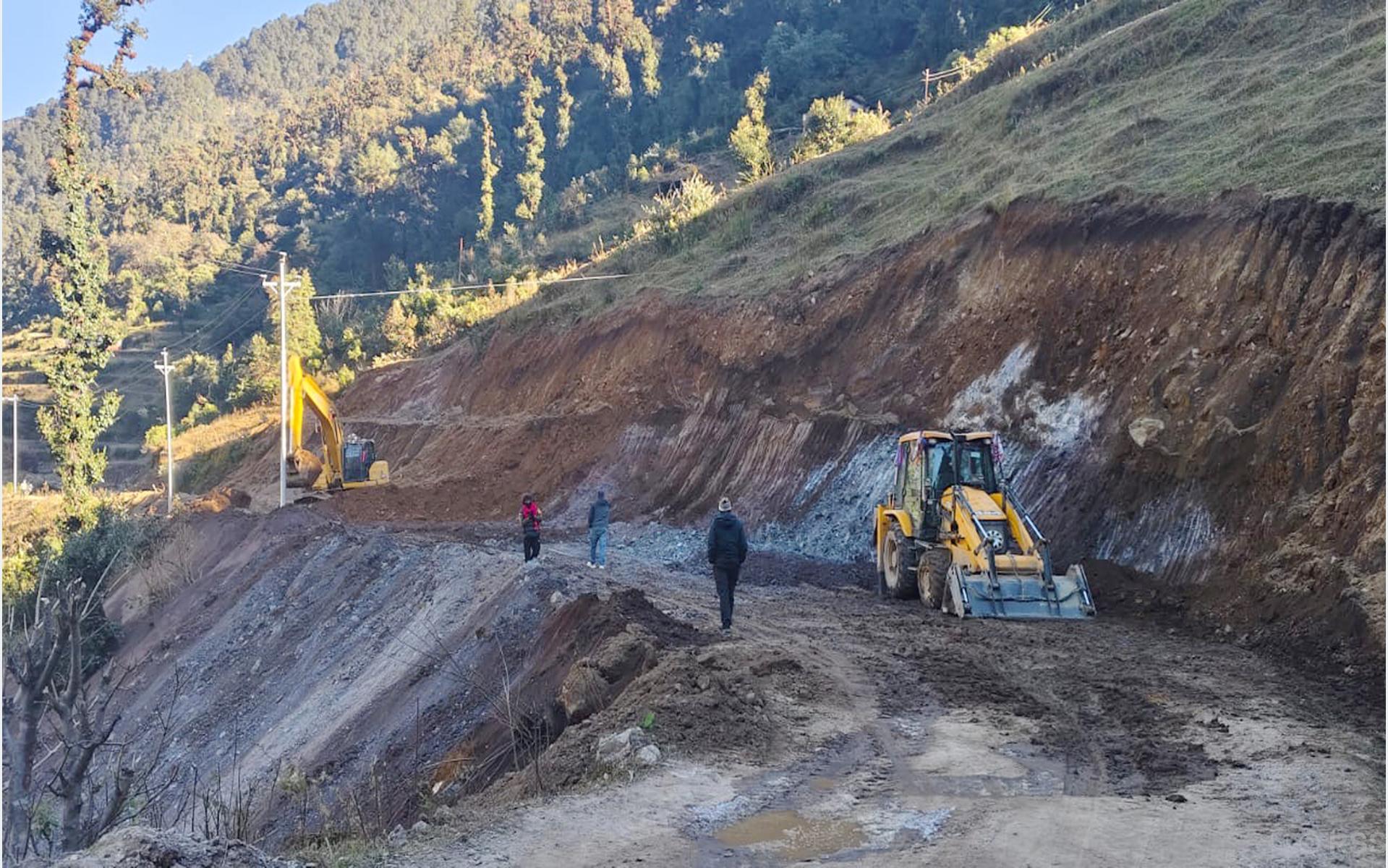 सालझण्डी–ढोरपाटन सडक : तीन पटक म्याद थप्दा ६० प्रतिशत काम
