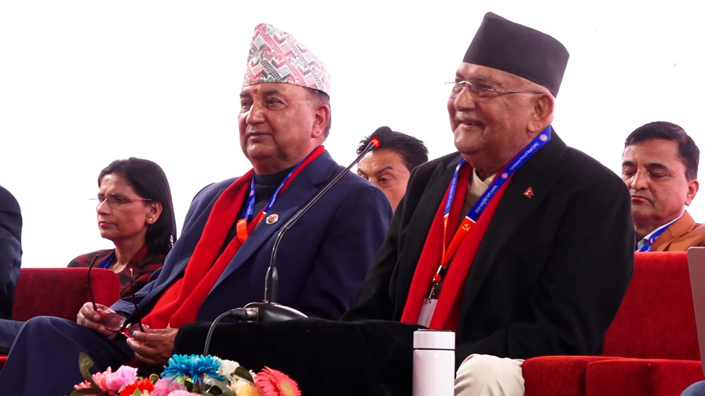 एमालेमा आगामी नेतृत्व चयनका लागि आज मतदान, ओली-ईश्वर प्यानलबीच रोचक प्रतिस्पर्धा