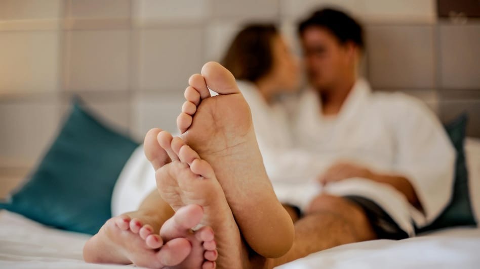 श्रीमतीलाई ढाँटेर गर्लफ्रेण्डसँग घुम्न जाँदा भीषण बाढीमा फसेपछि…