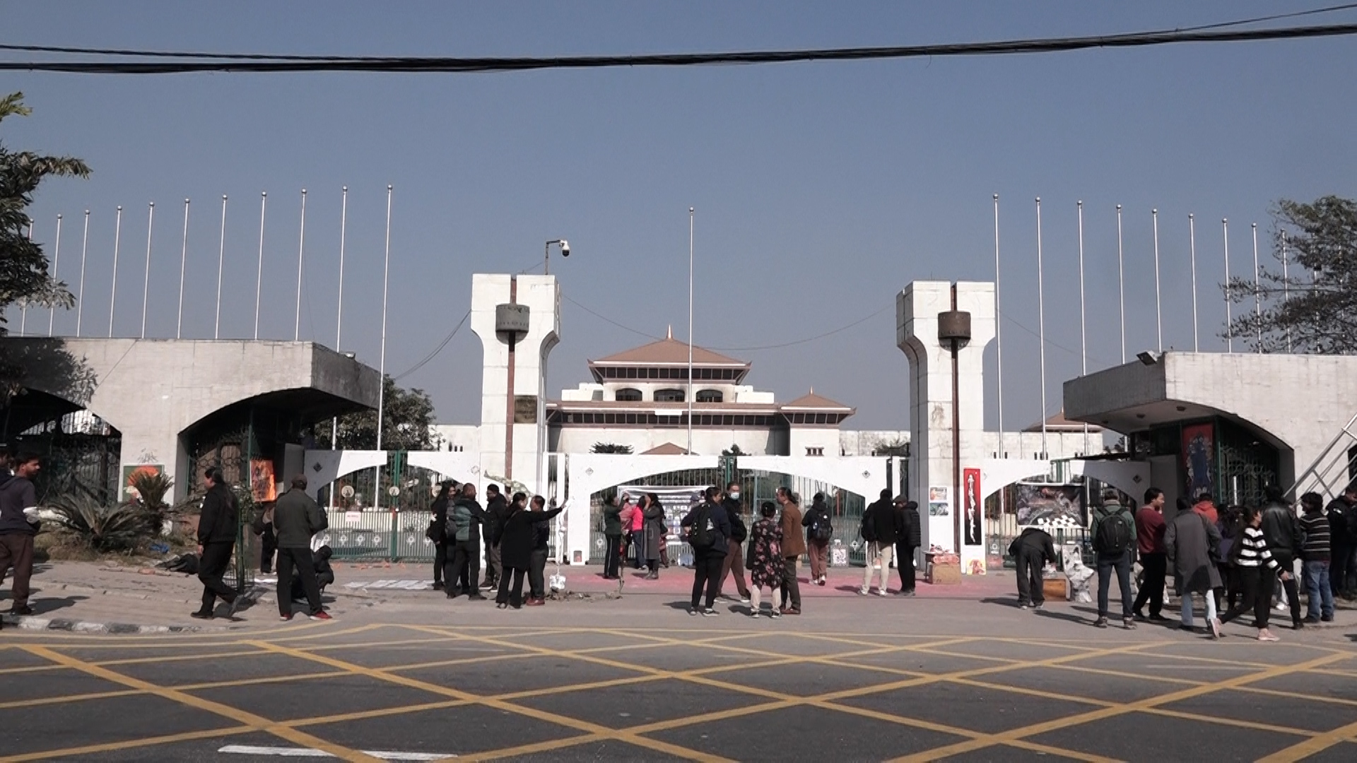 जेनजीहरुको आवाज कलामार्फत, संसद भवन अगाडि प्रदर्शन