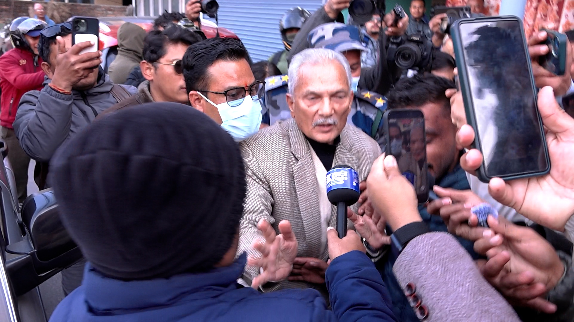 क–कसले भेटे बालेनलाई? (तस्बिरहरू)