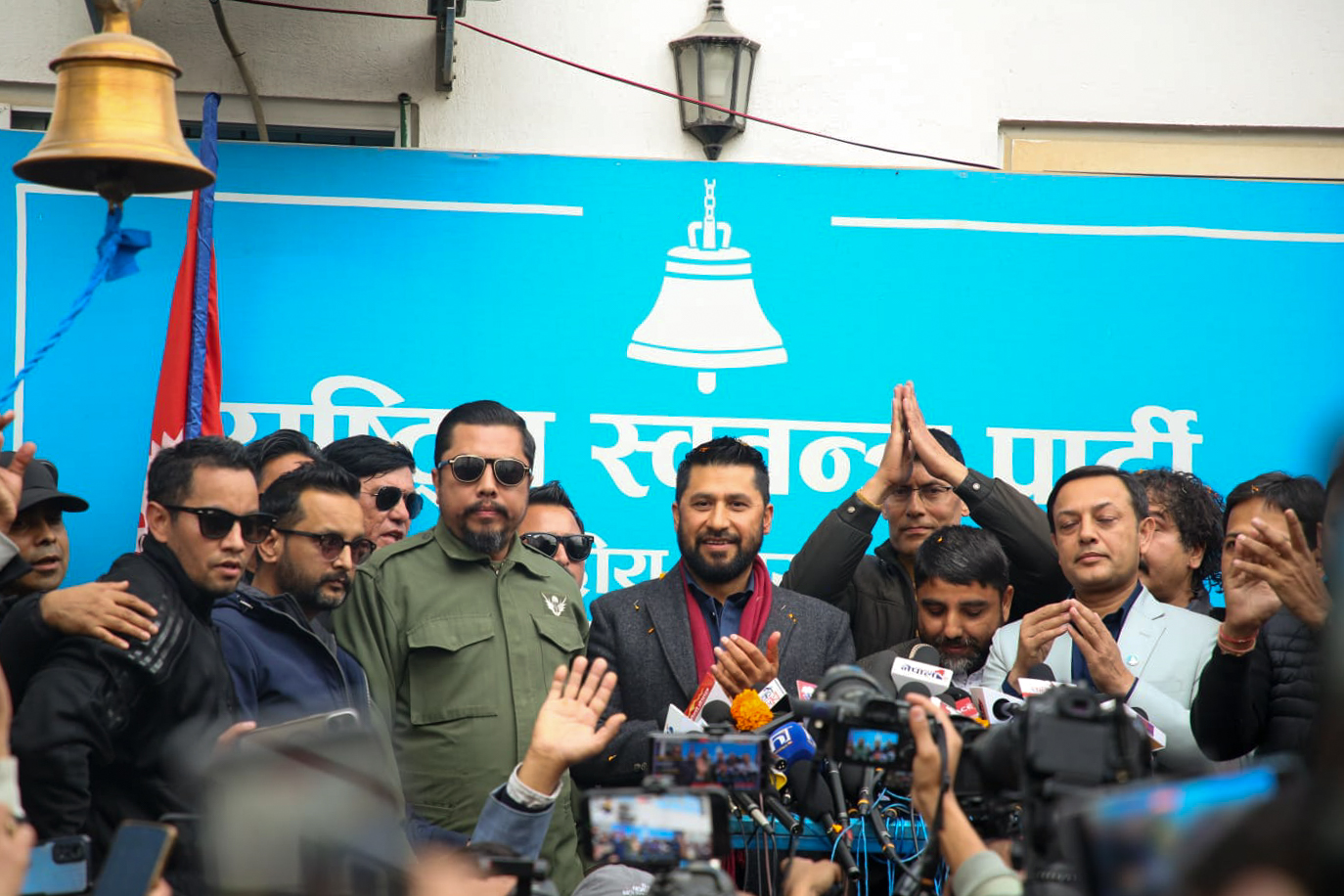 रवि लामिछाने घण्टीघर पुग्दा…  (फोटो फिचर)