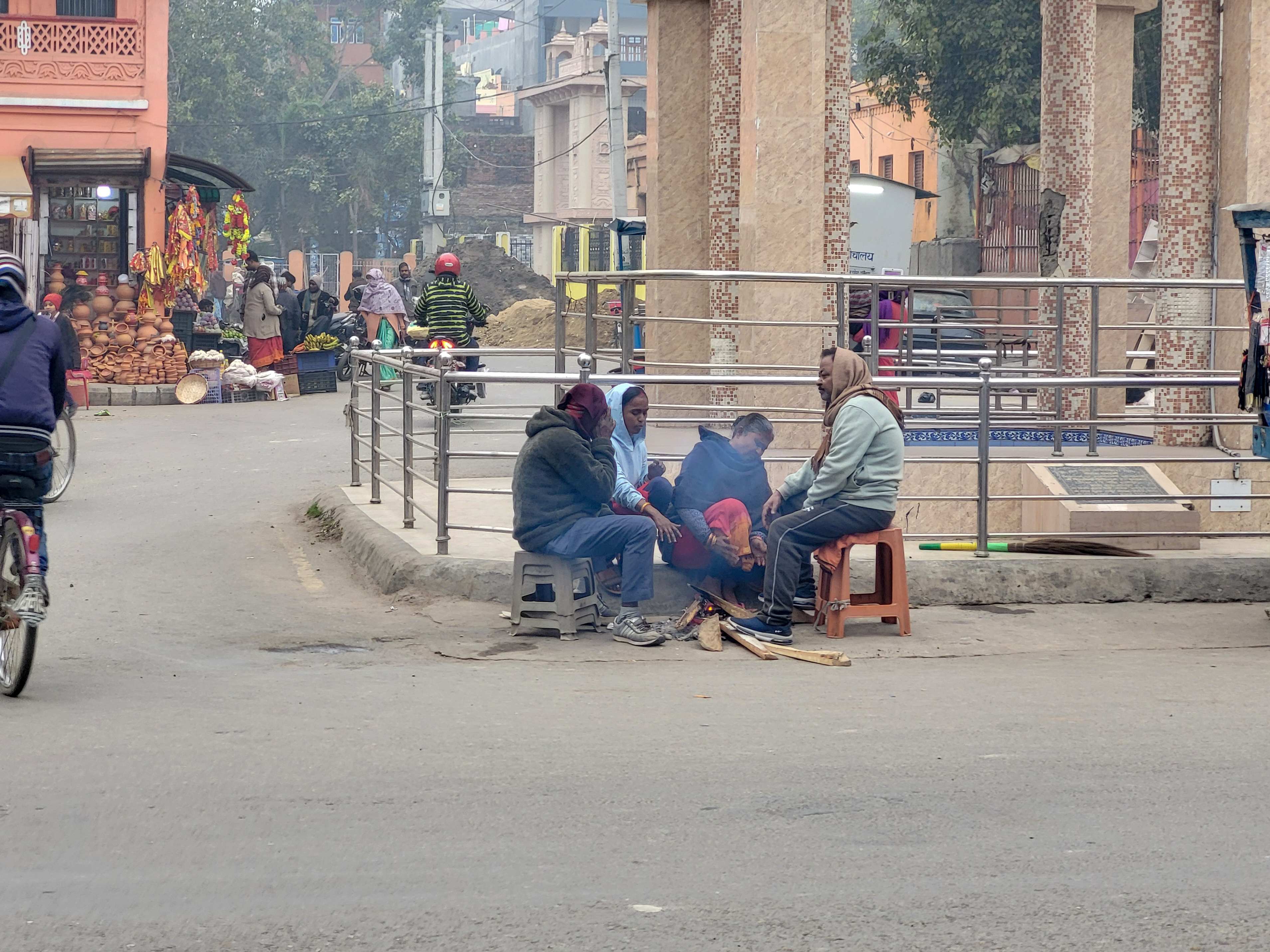 धनुषामा चिसोको प्रभावः मानिस र पशुधन दुवै प्रभावित (तस्विरहरु)
