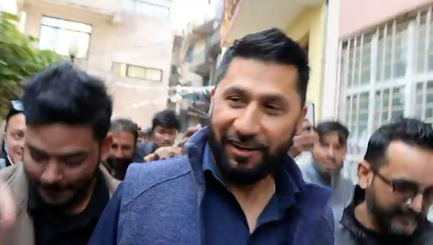 रवि भन्छन्- घण्टी बजाउने कि लौरो टेक्ने, समयले बताउने छ