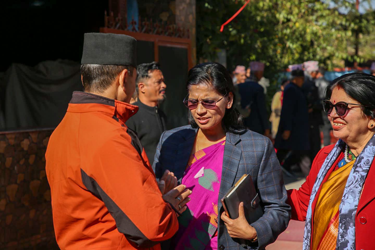 पहिलो बैठकका लागि बैठक स्थल पुगे एमाले नेताहरू (तस्बिरहरू)