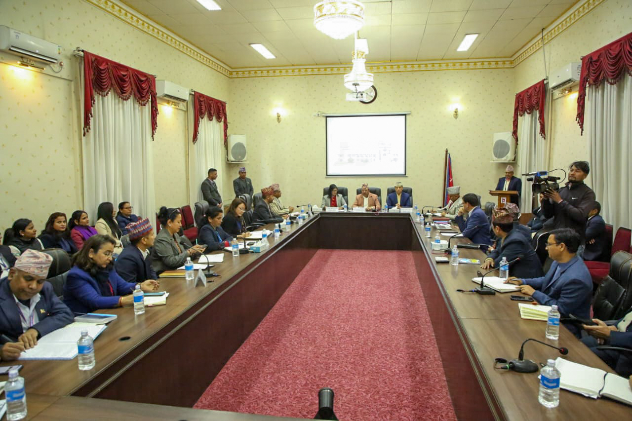 निर्वाचन आयोगमा मन्त्रीहरुसँग छलफल (तस्बिरहरू)