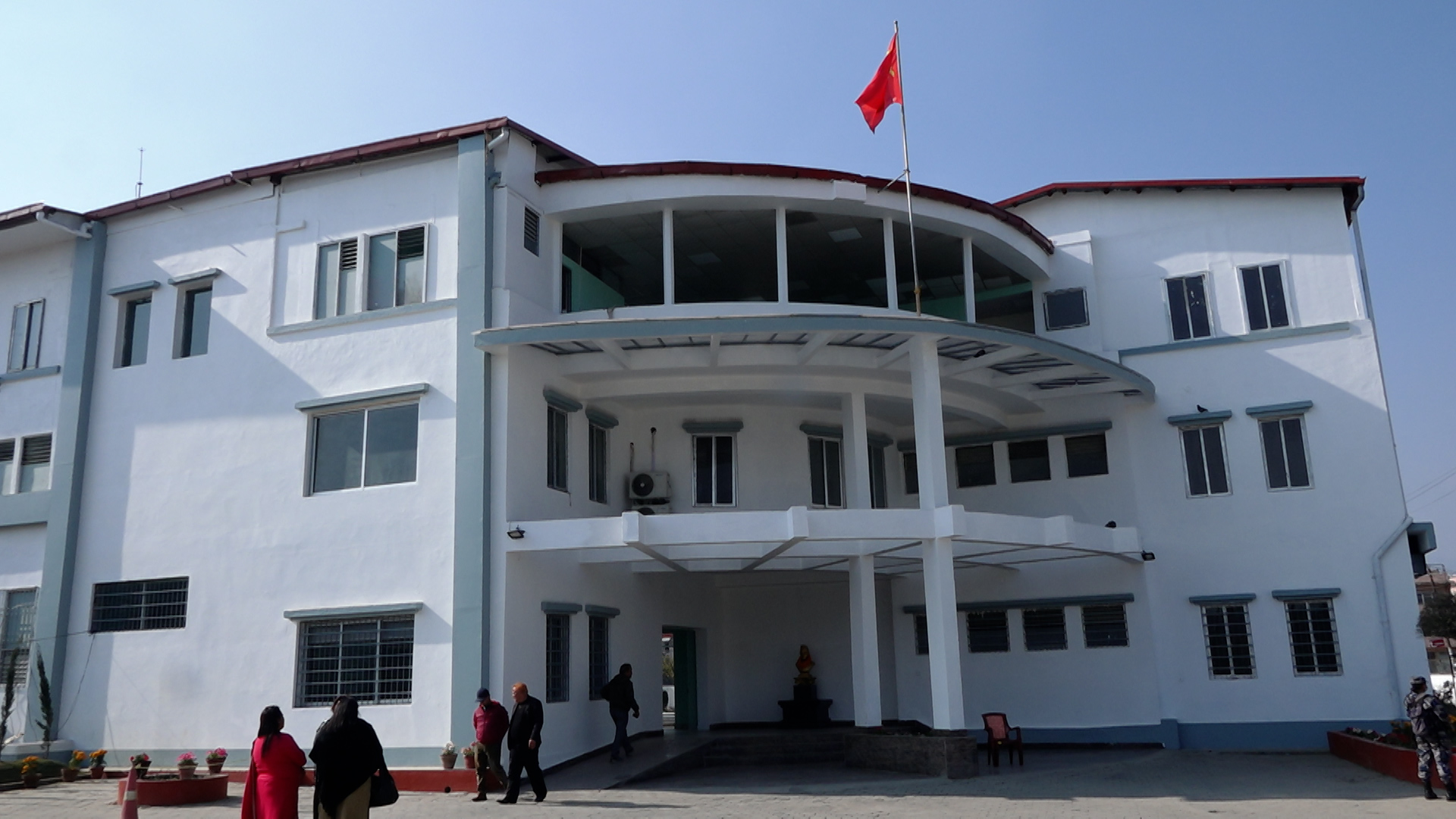 एमालेले आज निर्वाचन आयोगमा समानुपातिकतर्फको बन्दसूची बुझाउँदै