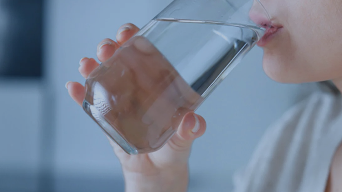 जाडो मौसममा दैनिक कति पानी पिउने?