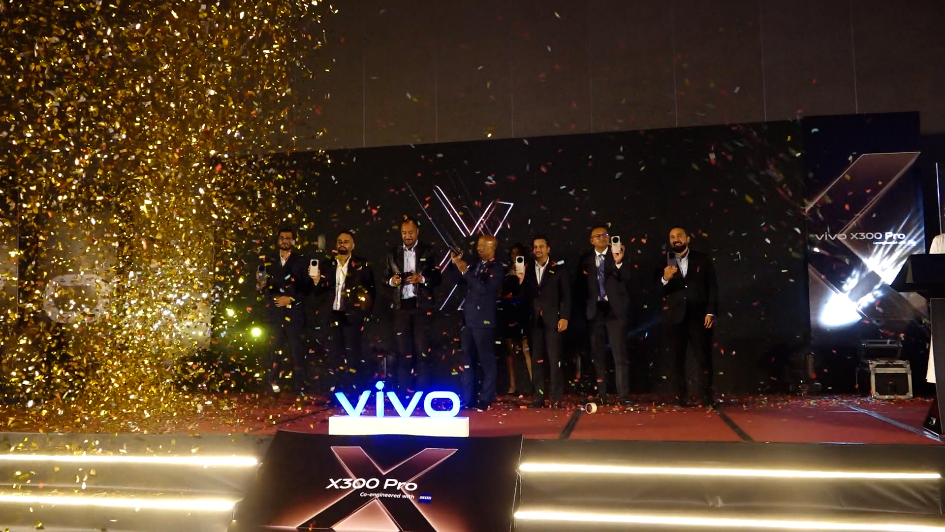 २०० मेगापिक्सेल जाइस क्यामेरासहित भिभो एक्स ३०० प्रो नेपालमा सार्वजनिक